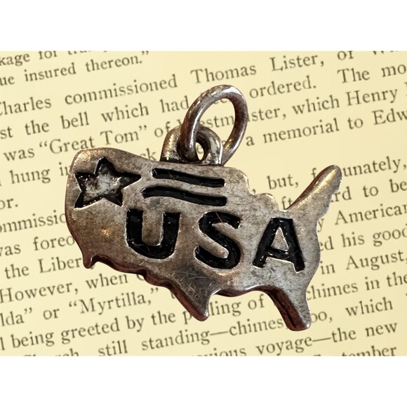 Vintage Patriotic USA United States of American Map Pendant - Picture 1 of 2